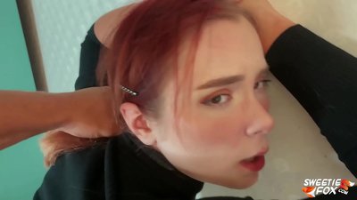 Adam Ağızda Becerdin ve Amcık İtaatkar Kızıl Saçlı Cılız ve Göğüsler Üzerinde Cum