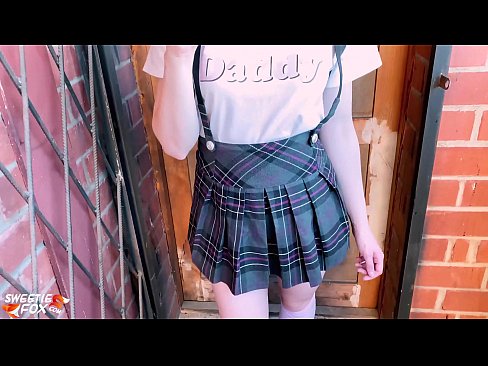 ❤️ Schoolgirl Sikini derinden Sucks ve sınıflar yerine sikikleri. ❤️ Seks videosu bizde