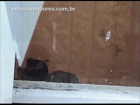 ❤️ Azgın adam kız arkadaşını başka bir adamla izliyor, çifti rahatsız etmeden sikiş videosu çekiyor ❤️ Seks videosu bizde